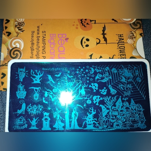 8 Nail Stamping Templates - Picture 7 of 8